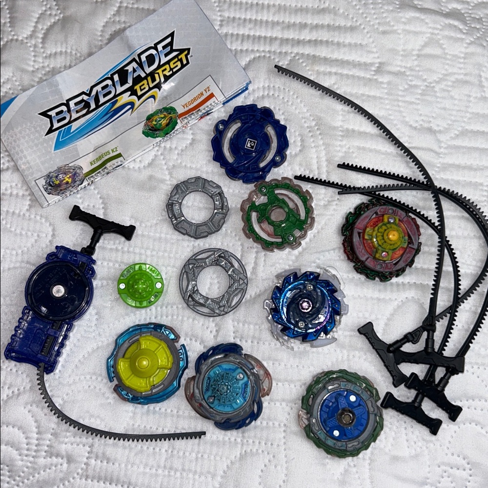 2016 Bundle of Beyblade burst spinners with launcher and extras pieces